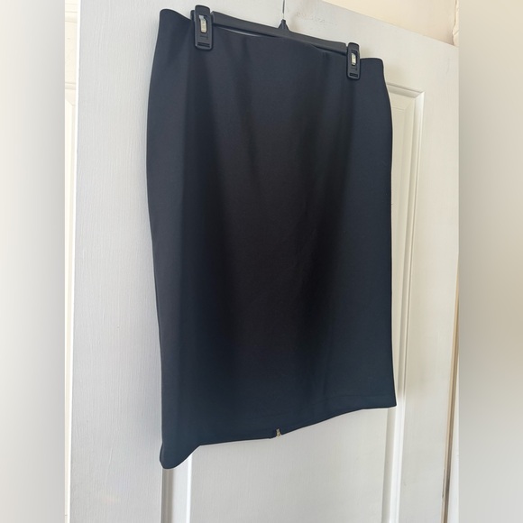 Vince Camuto Dresses & Skirts - 3/$15💕Vince Camuto Elegant Black Pencil Skirt